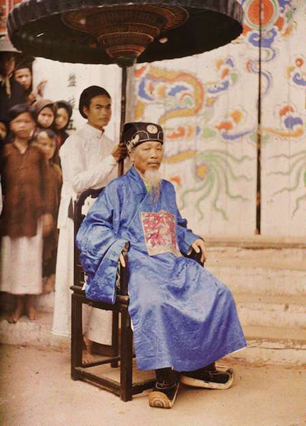 Một quan huyện ở Bắc Kỳ, 1915. Ảnh: Léon Busy.