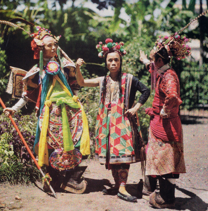 Các diễn viên tuồng ở Sài Gòn năm 1915. Ảnh: Léon Busy.
