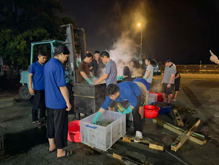 Ngoài bánh chưng, bánh tét, nhiều địa phương trong tỉnh Nghệ An đã phát động quyên góp các nhu yếu phẩm khác để gửi ra ủng hộ đồng bào vùng bão lũ miền Bắc. >>> Mời độc giả xem thêm video Thiệt hại lớn sau mưa bão, Lào Cai công bố tình huống khẩn cấp: