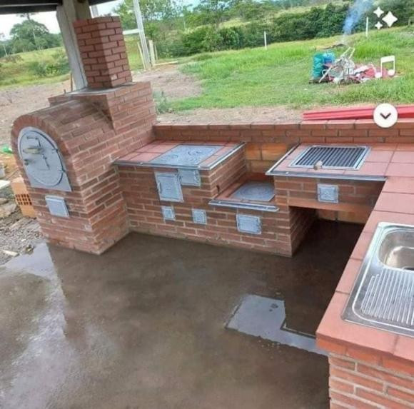 Châu Âu chính là vùng đất mẹ của những kiểu kiến trúc nội thất hàng đầu trên thế giới hiện nay. Đặc trưng của nhà bếp kiểu Âu đó chính là sự pha trộn độc đáo của sự đơn giản, lịch lãm nhưng cực kỳ sang trọng và hiện đại. Phong cách này đang ngày càng được giới trẻ ưa chuộng bởi nó mang lại những công năng và cách phối phù hợp, tạo nên sự thoải mái cho người sử dụng.