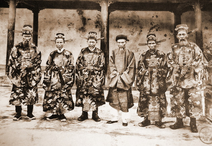 Các vị quan ở Huế.