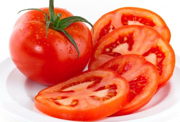 Cà chua Cà chua chứa lycopene, một chất hóa học đã được chứng minh có tác dụng ngăn chặn sự phát triển tế bào ung thư nội mạc tử cung.