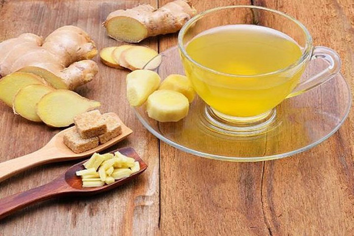 Gừng được coi là một loại dược thảo có tính chống viêm mạnh. Gừng giúp giảm đau cơ và viêm khớp ở những người bị viêm xương khớp và viêm khớp dạng thấp. Gốc của gừng được biết để điều trị viêm xương khớp.