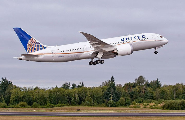 Chuyến bay từ Houston, Mỹ tới Sydney, Australia (United Airlines) có chiều dài 13.834 km. Thời gian bay ước tính: 17 giờ 30 phút sử dụng máy bay Boeing 787. Chuyến bay đầu tiên: 18/1/2018.