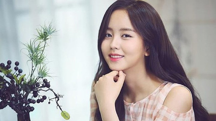 Chỉ biết đến công việc. Điều mà hầu hết nàng độc thân nào cũng mắc phải chính là quá đam mê công việc. Họ lấy sự nghiệp làm vui, cống hiến toàn bộ thời gian và tuổi trẻ cho công việc, chạy theo hết dự án này đến dự án khác mà không thấy mệt mỏi. Khi ngoảnh nhìn lại thì đã trôi gần hết tuổi thanh xuân, lúc đó muốn yêu cũng không còn hứng thú nữa.