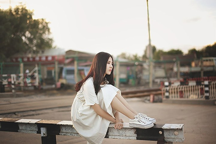 Luôn than "ế", nhưng khi có người tán lại chạy 'mất dép". Thực tế, đây là tâm lý chung của khá nhiều nàng độc thân. Họ độc thân đơn giản vì không có 'nhu cầu" yêu, cũng không muốn người khác bước vào cuộc sống của mình. Hoặc cũng có thể đó là những cô nàng sống hướng nội, ngại ngùng khi bắt đầu một mối quan hệ mới.