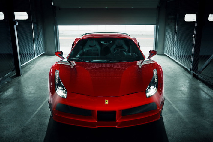 Bên cạnh những nâng cấp ngoại thất kể trên, Novitec cũng nhận độ lại nội thất của 488 GTB với gói N-Largo. Tuy nhiên, khách hàng sẽ là người toàn quyền quyết định tới những chi tiết thay đổi bên trong cabin của xe.