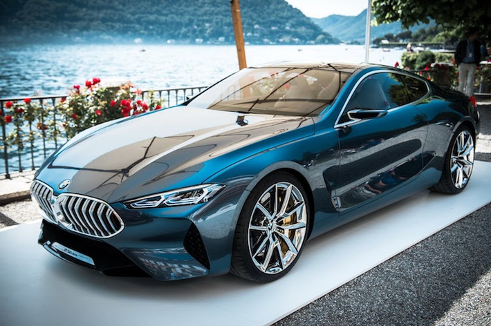 Cuối cùng, BMW cũng sẽ không quên tạo ra phiên bản thể thao cao cấp nhất M8. Hiện tại, phiên bản ý tưởng của 8 Series đã sẵn sàng để có thể sản xuất hàng loạt. Theo dự đoán, dòng xe coupe siêu sang này sẽ chính thức được ra mắt cuối năm nay hoặc sang năm 2018. Mặc dù chỉ mới ra mắt, nhưng ngôn ngữ thiết kế của 8 Series đã được BMW "chốt hạ" trong nội bộ từ lâu.