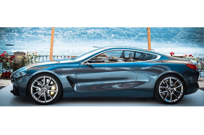 Cạnh tranh trong phân khúc coupe hạng sang, những đường nét hai bên thân xe cùng vòm mái của 8 Series Concept được thiết kế mềm mại, uyển chuyển. Đường gấp khúc Hofmeister đặc trưng của BMW ở kính sau cũng đã được làm "mềm" bớt và thấp hơn, khiến chiếc xe có vòm mui dễ liên tưởng tới những chiếc xe sang Aston Martin.