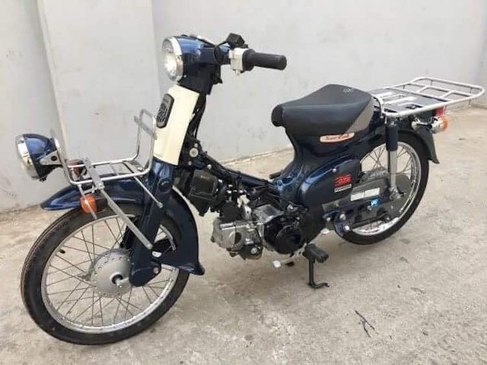 Tại Việt Nam, xe máy Honda Super Cub là một trong những dòng xe máy du nhập vào từ rất sớm. Những chiếc Super Cub được nhập từ Nhật tới nay vẫn tiếp tục được nhiều người Việt ưa chuộng bởi tiết kiệm xăng và độ bền bỉ "vô đối". Với sự xuất hiện của nhiều dòng xe mới, Cub đã không còn được ưa chuộng như năm xưa, nhưng vẫn thu hút được một lượng "fan" lớn ở Việt Nam.
