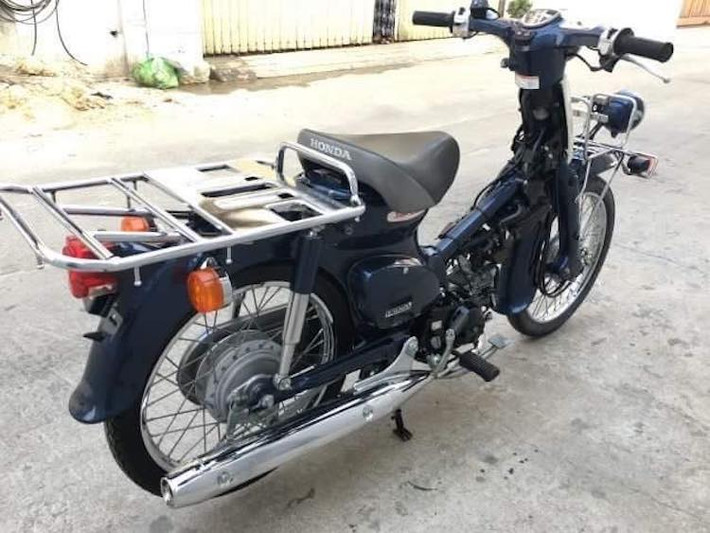 Công suất của xe là 3,4 mã lực tại 7.000 vòng/phút, mô-men xoắn 3,8 Nm tại 5.000 vòng/phút. Động cơ 4 thì làm mát bằng gió, đi kèm hộp số 4 cấp.