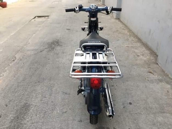 Hiện tại, đa số những chiếc Super Cub FI thế hệ mới nhập về Việt Nam bởi các đơn vị tư nhân đều là xe mới và không đi kèm phụ kiện tùy chọn. Chính vì vậy, những chiếc chiếc Cub "full option" được dân chơi dòng xe này săn lùng khá nhiều, mức giá của nó khoảng gần 100 triệu đồng.