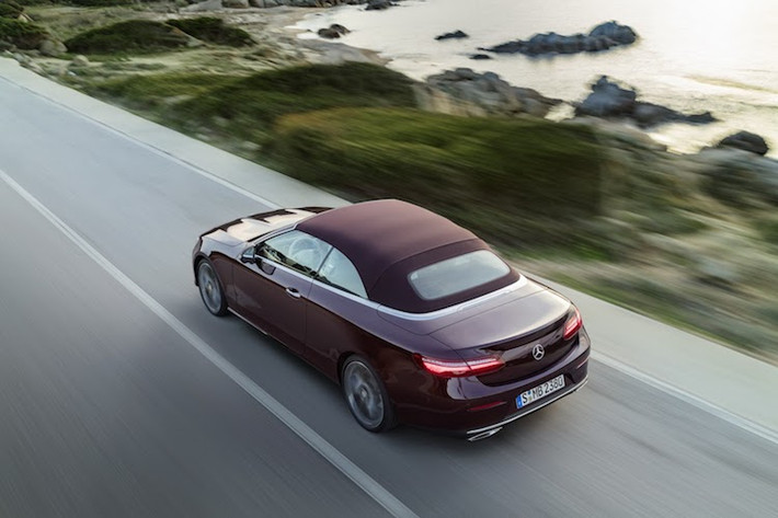 Sau này, E-Class Cabriolet sẽ còn có thêm phiên bản E63 AMG mạnh mẽ nhất, được trang bị động cơ V8 4.0l từ siêu xe AMG GT. Giống như E-Class Coupe, phiên bản mui trần sẽ có một danh sách dài những trang bị tùy chọn tiện nghi và an toàn khác nhau.