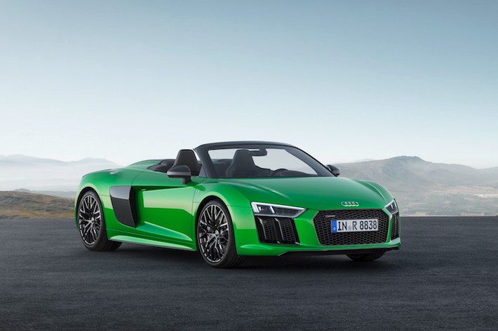 Sau khi ra mắt chính thức mẫu xe mui trần R8 Spyder thế hệ mới vào năm ngoái tại triển lãm Geneva 2016, Audi đã tiếp tục "trình làng" chiếc Audi R8 Spyder Plus với động cơ mạnh hơn, tương tự phiên bản R8 V10 Plus coupe.