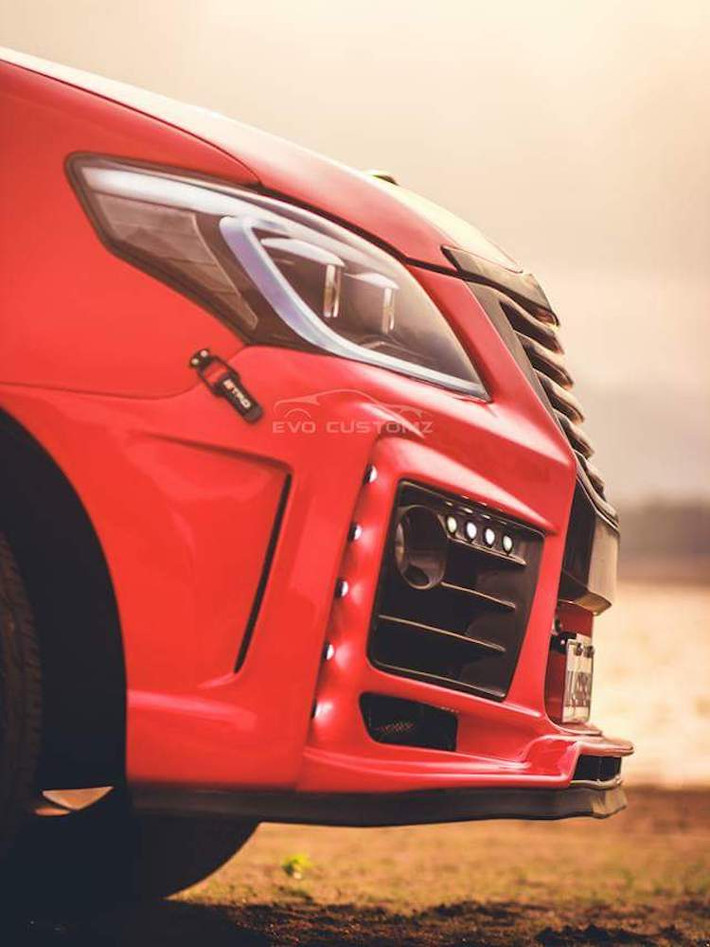 Hiện tại, Evo Customz vẫn đang trong giai đoạn phát triển gói bodykit dành cho Innova. Tuy nhiên khi đã hoàn thành và được bán đại trà, gói bodykit này sẽ có giá khoảng 200.000 Rupee (tương đương 70,4 triệu đồng), chưa tính giá bộ mâm, baga mui và công lắp đặt.