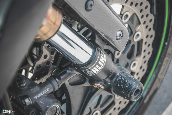 Phuộc Ohlins mới cho khả năng nhún nhạy bén và êm ái hơn.