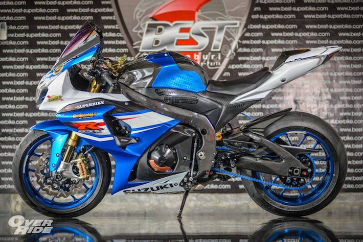 Trước khi GSX-R1000 thế hệ mới được ra mắt vào năm ngoái, thế hệ trước của chiếc xe đã khá cũ so với các đối thủ. Để nâng cấp chiếc GSX-R1000 đời 2013 nhằm khiến mẫu siêu môtô cũ này có thể "bắt kịp" với những thế hệ xe mới hơn, xưởng Best Superbike tại Ratchaburi, Thái Lan đã "chi đậm" và trang bị cho xe loạt đồ chơi đẳng cấp.