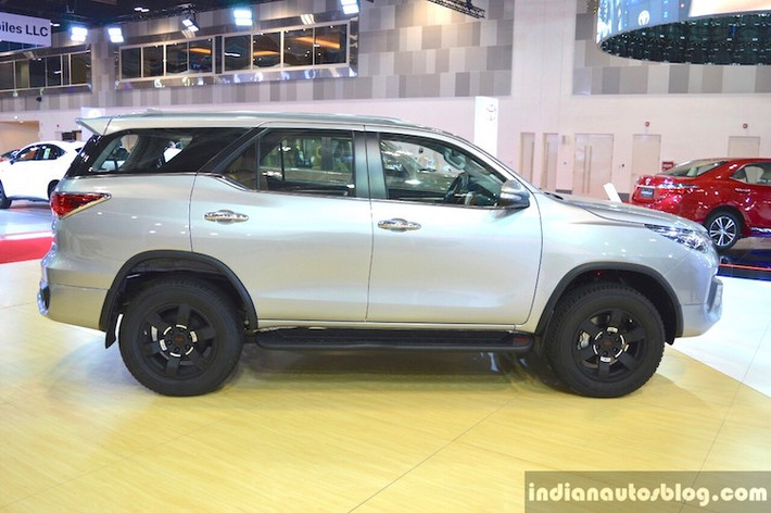 Tại Oman, một chiếc Fortuner TRD đời 2017 có giá bán khởi điểm 12.800 OMR (tương đương 755,2 triệu đồng).