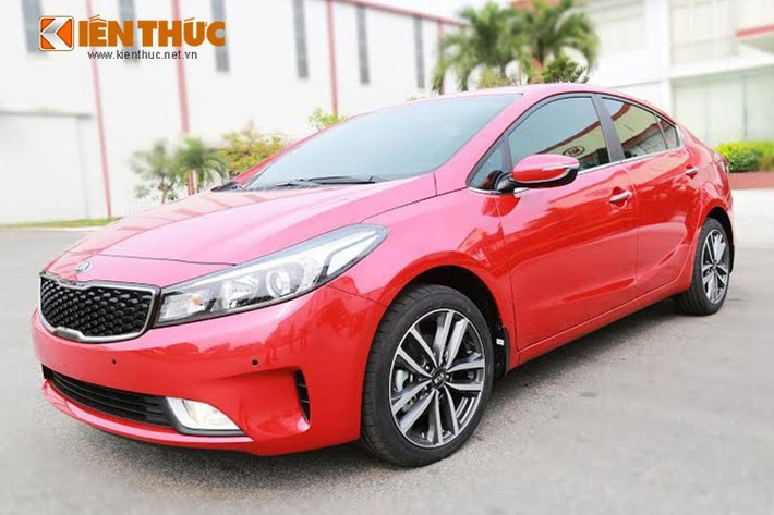 Giống như City, Kia Cerato cũng "trụ vững" ở vị trí thứ 8 trong bảng xếp hạng xe bán chạy do bán được 462 chiếc trong tháng 5. Mẫu xe sedan Kia Cerato được bán ra thị trường gồm 3 phiên bản khác nhau, xe có giá bán công bố lần lượt là: Kia Cerato 1.6 MT 574 triệu đồng, Kia Cerato 1.6 AT 637 triệu đồng, Kia Cerato 2.0 AT 686 triệu đồng.