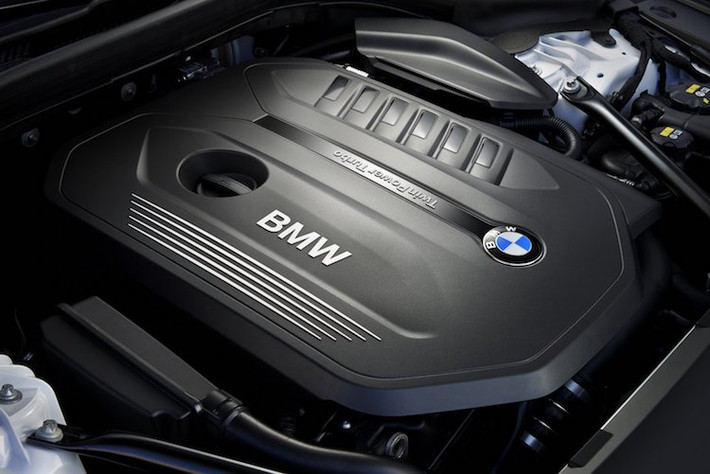 6 Series GT sẽ được BMW trang bị 3 loại động cơ khác nhau. Trong đó, phiên bản máy xăng 630i GT sẽ chỉ được trang bị máy 4 xi-lanh 2.0l tăng áp với công suất 258 PS và mô-men xoắn 400 Nm. Phiên bản này được kết hợp với hệ dẫn động cầu sau và hộp số tự động 8 cấp, giúp nó có thể tăng tốc từ 0-100 km/h trong chỉ 6,3 giây.