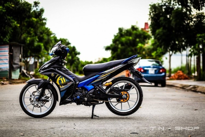 Mặc dù đã bị thay thế bởi Exciter 150 được gần 2 năm, nhưng mẫu xe máy Yamaha Exciter 135 đời cũ vẫn được rất nhiều người ưa thích những đường nét sắc sảo vì kiểu dáng thon gọn, không quá cầu kì. Một khía cạnh khác khiến rất nhiều người vẫn thích dọn kiểng cho Exciter 135 đó là vì cho rằng 135 dễ "dọn" hơn Exciter 150 bây giờ.