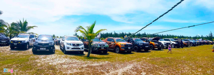 Xe bán tải đang ngày càng phổ biến ở Việt Nam do sự tiện dụng khi có thể chở người và cả hàng hóa. Các mẫu bán tải ở Việt Nam đều được nhập khẩu từ Thái Lan. Hiện nay, Ford Ranger đang là dòng xe ăn khách nhất phân khúc và chiếm thị phần hơn 50%.