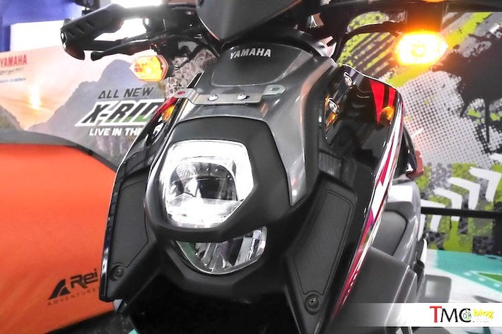 Với thiết kế cá tính, X-Ride 125 có thân xe với bộ vỏ với nhiều mảng hình khối tách biệt. Chi tiết nổi bật nhất trên chiếc xe là cụm đèn pha trước lồi ra ngoài với thiết kế 2 tầng và sử dụng công nghệ chiếu sáng LED hiện đại. Với phần đầu này, xe ga X-Ride 125 có "bộ mặt" như một robot trong các bộ phim viễn tưởng.