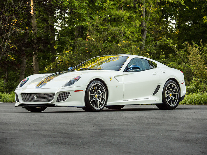 Do được sản xuất giới hạn nên hiện tại mẫu xe Ferrari 599 GTO có giá rất cao, đặc biệt với những chiếc xe sử dụng số sàn hoặc được chủ nhân "thửa riêng. Chiếc xe trong bài viết này mới đi được chưa tới 5000 km và có giá lên tới 750.000 USD (tương đương 17 tỷ đồng).