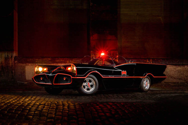 Chiếc Batmobile thế hệ đầu tiên đã được dựa trên cơ sở một mẫu xe ý tưởng khác là Lincoln Futura. Đoàn làm phim đã mua nó từ Ford, sau đó nhờ tới George Barris - nhà thiết kế những chiếc xe đặc biệt để sử dụng trong các bộ phim nhằm biến nó trở thành xe của Batman.