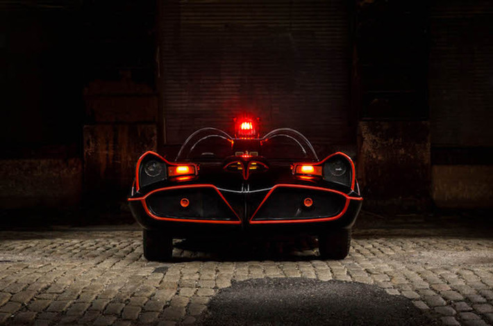 Hiện đã được phục chế lại hoàn hảo, chiếc Batmobile đời thứ 4 hiện đang được rao bán ở Mỹ với giá 250.000 USD (tương đương 5,67 tỷ đồng) - số tiền có thể "đập thùng" được nhiều siêu xe mới hiện nay.