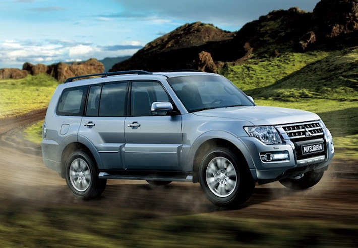 Là một dòng xe mang tính "truyền thống" của Mitsubishi, tuy nhiên số phận của Pajero trên Thế giới cũng đang rất "mong manh. Theo ông Trevor Mann - Phó tổng giám đốc Mitsubishi chia sẻ, dù hãng sẽ tập trung hoàn toàn vào các dòng xe SUV và crossover nhưng khả năng Pajero có thế hệ mới sẽ chỉ là 50/50.