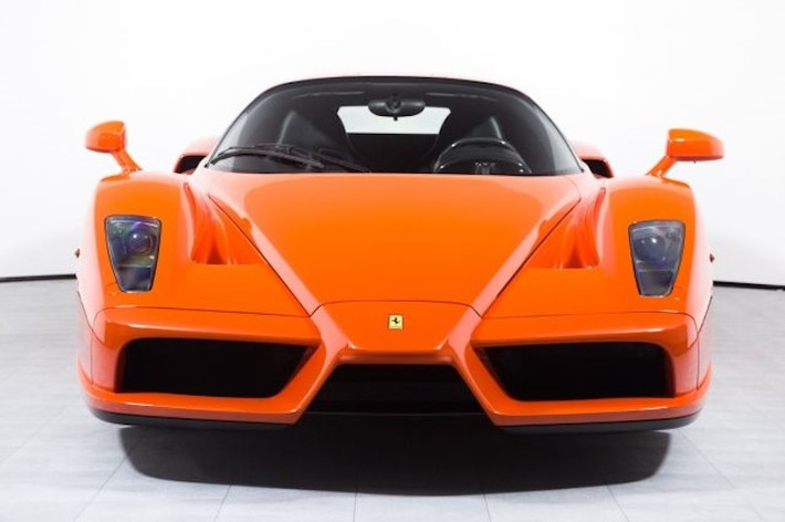 Nếu có một cuộc bình chọn mẫu xe có tầm ảnh hưởng mạnh mẽ nhất được Ferrari tạo ra từ đầu Thế kỷ 21 tới nay, chắc chắn siêu xe Ferrari Enzo sẽ chiếm một vị trí rất cao. Enzo được coi là một trong những siêu xe Ferrari "thuần chất" cuối cùng, trước khi sự ảnh hưởng của kỷ nguyên công nghệ đã khiến những chiếc xe được trang bị "hằng hà sa số" các hệ thống khác nhau, "lấn át" cảm giác lái thực sự.