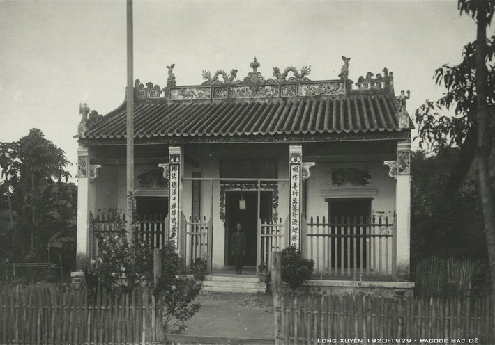 Miếu Băc Đế (còn gọi là chùa Ông Bắc, Quảng Đông tỉnh Hội quán), ngày nay nằm ở trung tâm phường Mỹ Long, TP Long Xuyên.