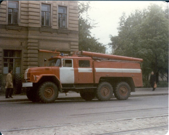 Xe cứu hỏa trên đường phố Leningrad. Ảnh: Michael Neubert.