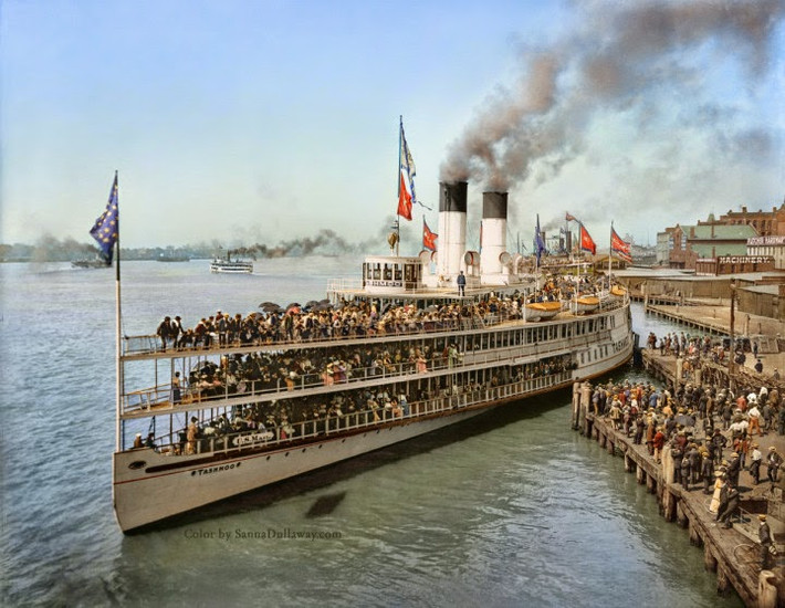 Con tàu Sidewheeler Tashmoo rời bến cảng ở Detroit, Mỹ, khoảng năm 1901. Ảnh: Imgur.