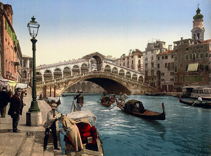 Kênh Grand và cầu Rialto, thành phố Venice những năm 1890.