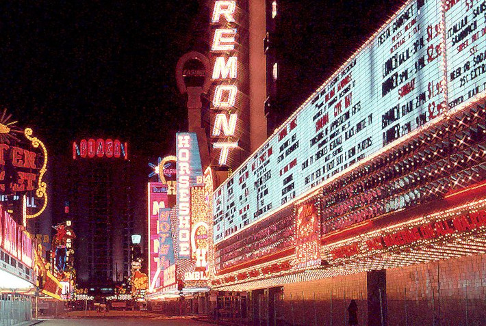 Cảnh tượng tráng lệ trên đường Fremont buổi đêm. Ảnh: Craig Gustafson.