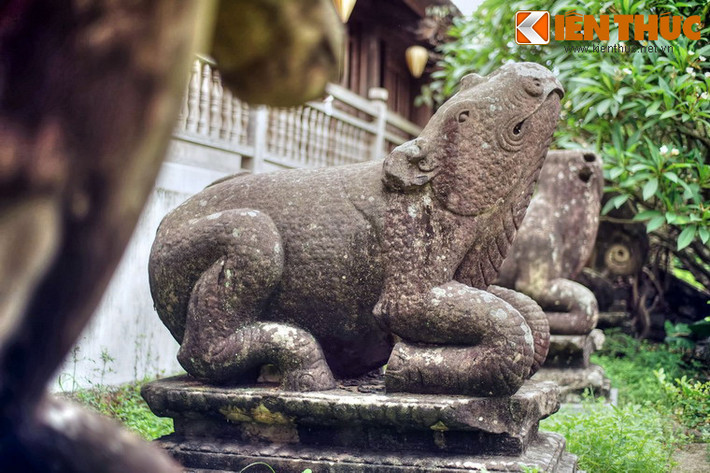 Tượng Tê giác thời Lý ở chùa Phật Tích, Bắc Ninh. Theo quan niệm phật giáo cổ, Tê giác là linh vật biểu tượng cho những người tu hành kiên trì cho đến ngày giải thoát.