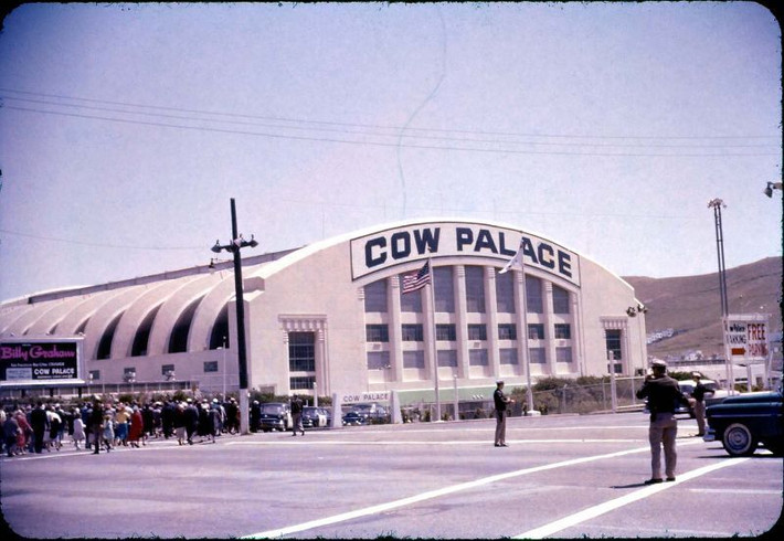 Trung tâm hội nghị Cow Palace. Ảnh: Vintag.