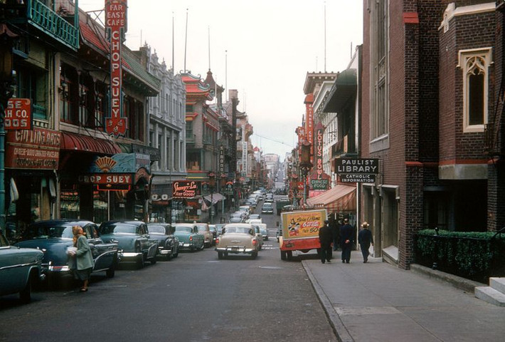 Khu Phố Tàu San Francisco, từ đường California nhìn về phía đại lộ Grant. Ảnh: Vintag.