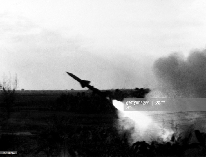 "Rồng lửa" SAM-II từ bệ phóng lao đi tìm diệt máy bay Mỹ ở Hà Nội, 19/12/1972.