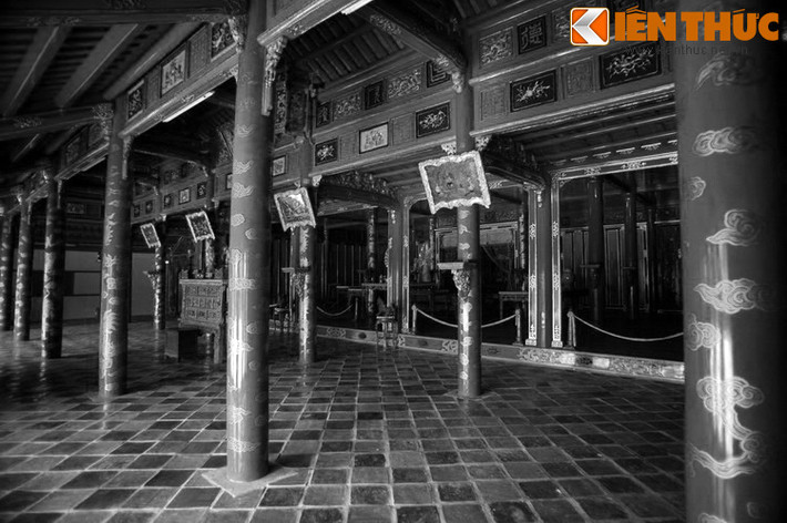 Vua Thiệu Trị lên ngôi năm 1841 và mất do bệnh nặng 6 năm sau đó, vào năm 1847. Khác với hai bậc tiền bối là vua Khải Định và Minh Mạng, Thiệu Trị chưa kịp tự tìm cho mình một cuộc đất tốt để xây lăng.