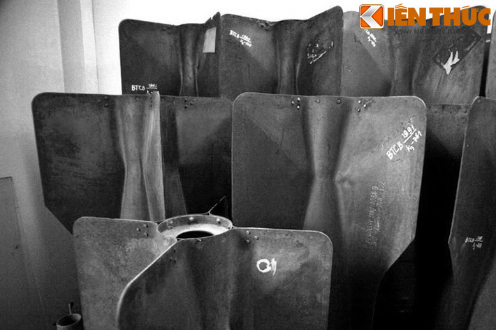 Đuôi bom MK 81,82 – loại bom nổ phá loại nhỏ, có trọng lượng từ 100 – 200kg của Mỹ. Tổng số bom mà máy bay Mỹ ném xuống Việt Nam là 7,85 triệu tấn, gấp gần 3 lần tổng số bom mà tất cả các nước đã sử dụng trong Thế chiến II.