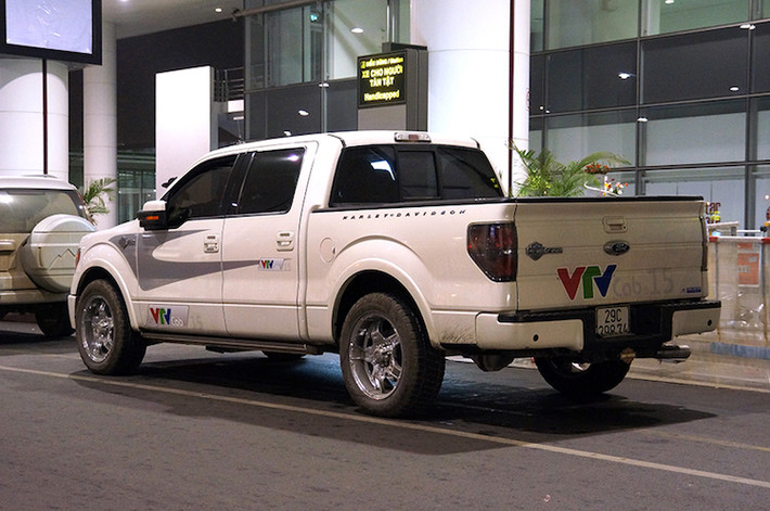 Ford F150 Harley-Davidson được trang bị động cơ V8 6.2l nạp khí tự nhiên, với công suất tối đa 411 mã lực và mô-men xoắn cực đại 588 Nm. Dù có trọng lượng lên tới 4,2 tấn nhưng với động cơ mạnh mẽ, xe vẫn khá nhanh nhẹn.