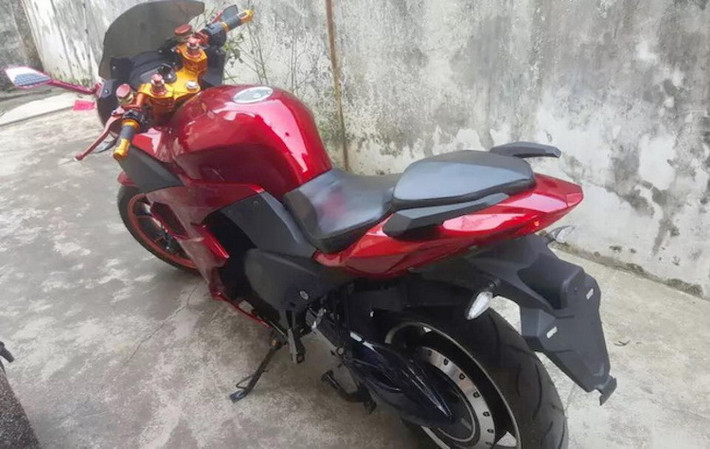 Về tổng thể, chiếc xe có kiểu dáng khá giống dòng Ninja 300 của Kawasaki.