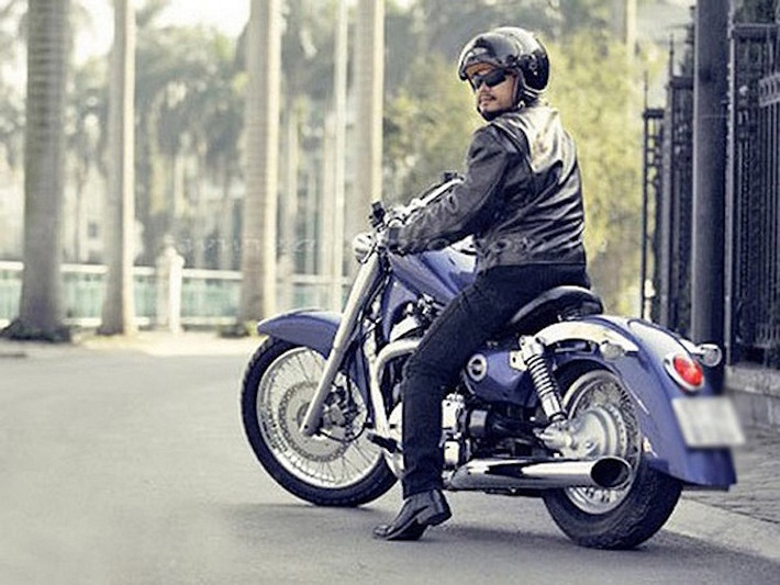 Sau này khi đã có điều kiện hơn, Trần Lập bắt đầu chuyển sang chơi các dòng xe cruiser đầy phong trần. Anh đã từng chạy qua các dòng cruiser của Honda như Shadow, Steed, Magna...