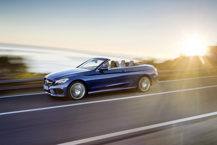 Tại châu Âu, Mercedes C-Class mui trần sẽ có 6 phiên bản động cơ xăng với công suất từ 154 tới 362 mã lực, kèm theo 2 phiên bản diesel 2.2l 168/201 mã lực. Mọi phiên bản động cơ đều có tùy chọn hộp số tự động 9 cấp 9G-TRONIC và treo khí AIRMATIC.