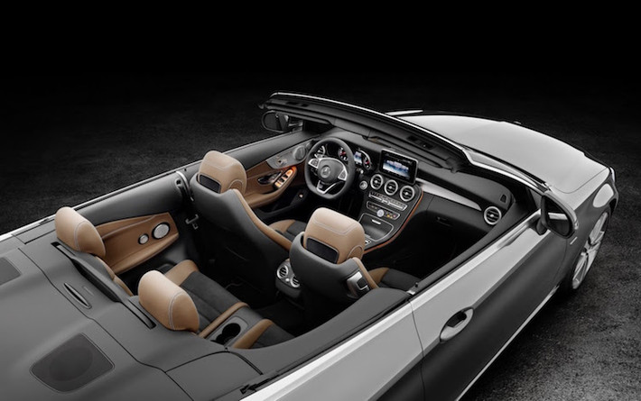 Theo Mercedes, bộ mui của xe có khả năng đóng mở trong dưới 20 giây ở tốc độ tối đa từ 50 km/h trở xuống.