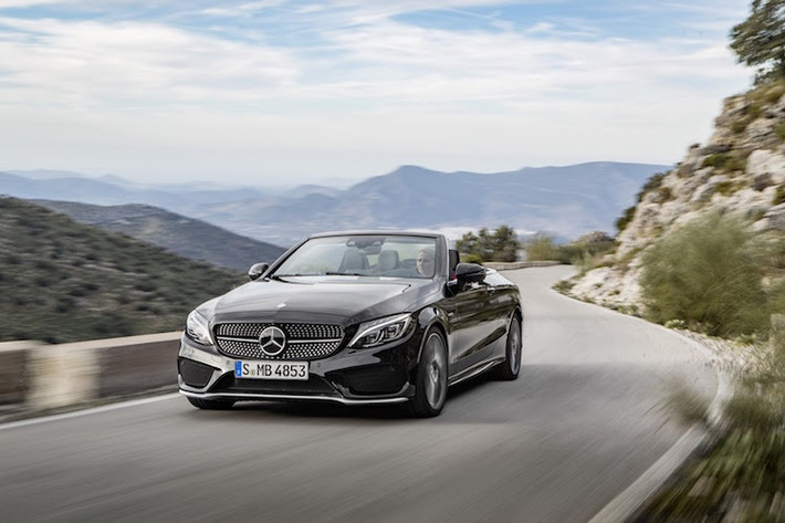 Tại Mỹ, C-Class Convertible sẽ được bán từ mùa hè năm nay.