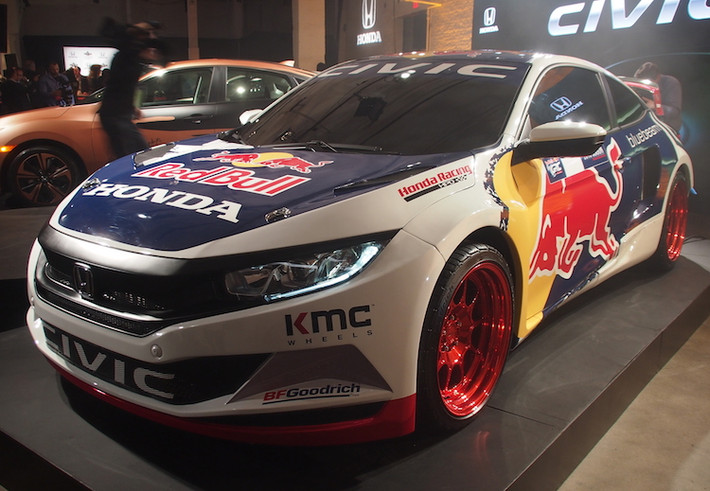 So với một chiếc Civic Coupe phiên bản dân dụng, Civic Coupe GRC có rất nhiều điểm khác biệt để có thể cạnh tranh với các đối thủ trên đường đua. Giống những chiếc xe đua khác, nó có bodykit được phát triển đặc biệt để không chỉ đạt tính khí động học cao hơn mà còn đủ bền và dẻo dai để chịu va đập trên đường đua rallycross.